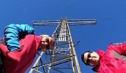 63 Alla alta croce di vetta del Canto Alto (1146 m)